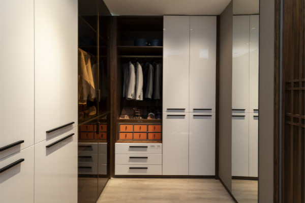 2021開定制衣柜店要了解什么？定制衣柜加盟需注意這幾點(diǎn)